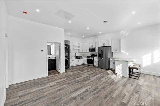 $2,500 | 19613 Lanark Street, Unit 1/2, Reseda, CA 91335