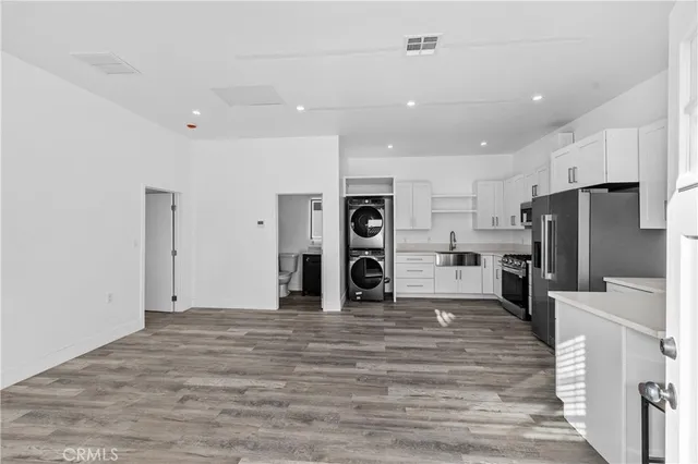 $2,500 | 19613 Lanark Street, Unit 1/2, Reseda, CA 91335