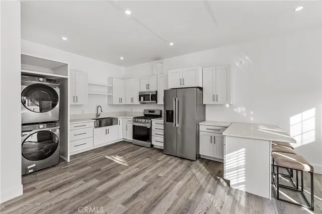 $2,500 | 19613 Lanark Street, Unit 1/2, Reseda, CA 91335