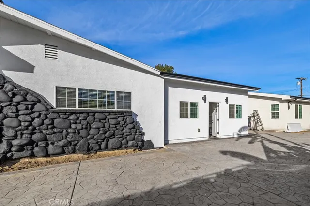 $2,500 | 19613 Lanark Street, Unit 1/2, Reseda, CA 91335