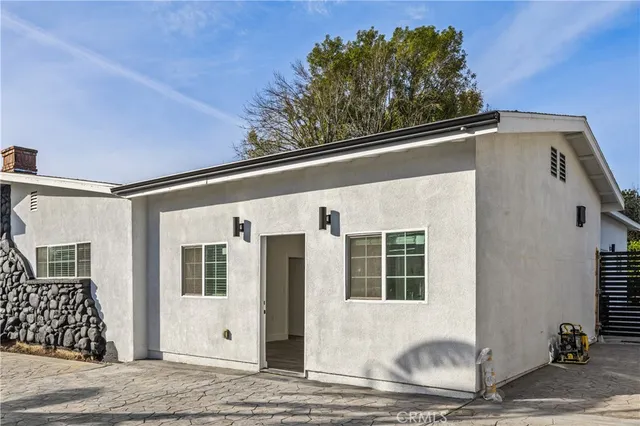 $2,500 | 19613 Lanark Street, Unit 1/2, Reseda, CA 91335