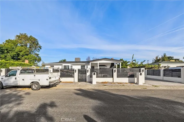 $2,500 | 19613 Lanark Street, Unit 1/2, Reseda, CA 91335