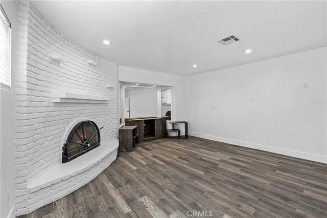 $2,500 | 19613 Lanark Street, Unit 1/2, Reseda, CA 91335