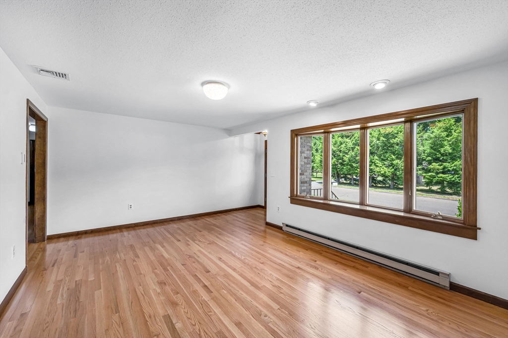169 Country Road Agawam, MA 01001 - Photo 4 of 41