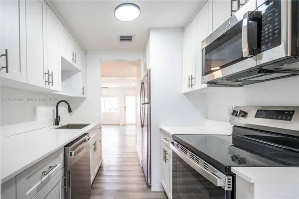 $2,550 | 725 81st Street, Unit 2, Miami Beach, FL 33141