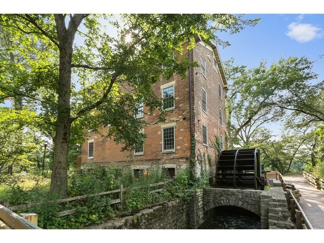 15 Deerpath Lane Oak Brook, IL 60523 - Photo 20 of 23