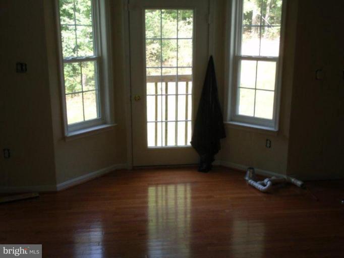 15251 Washington Mill Road King George, VA 22485 - Photo 3 of 6 Table Space Off Kitchen