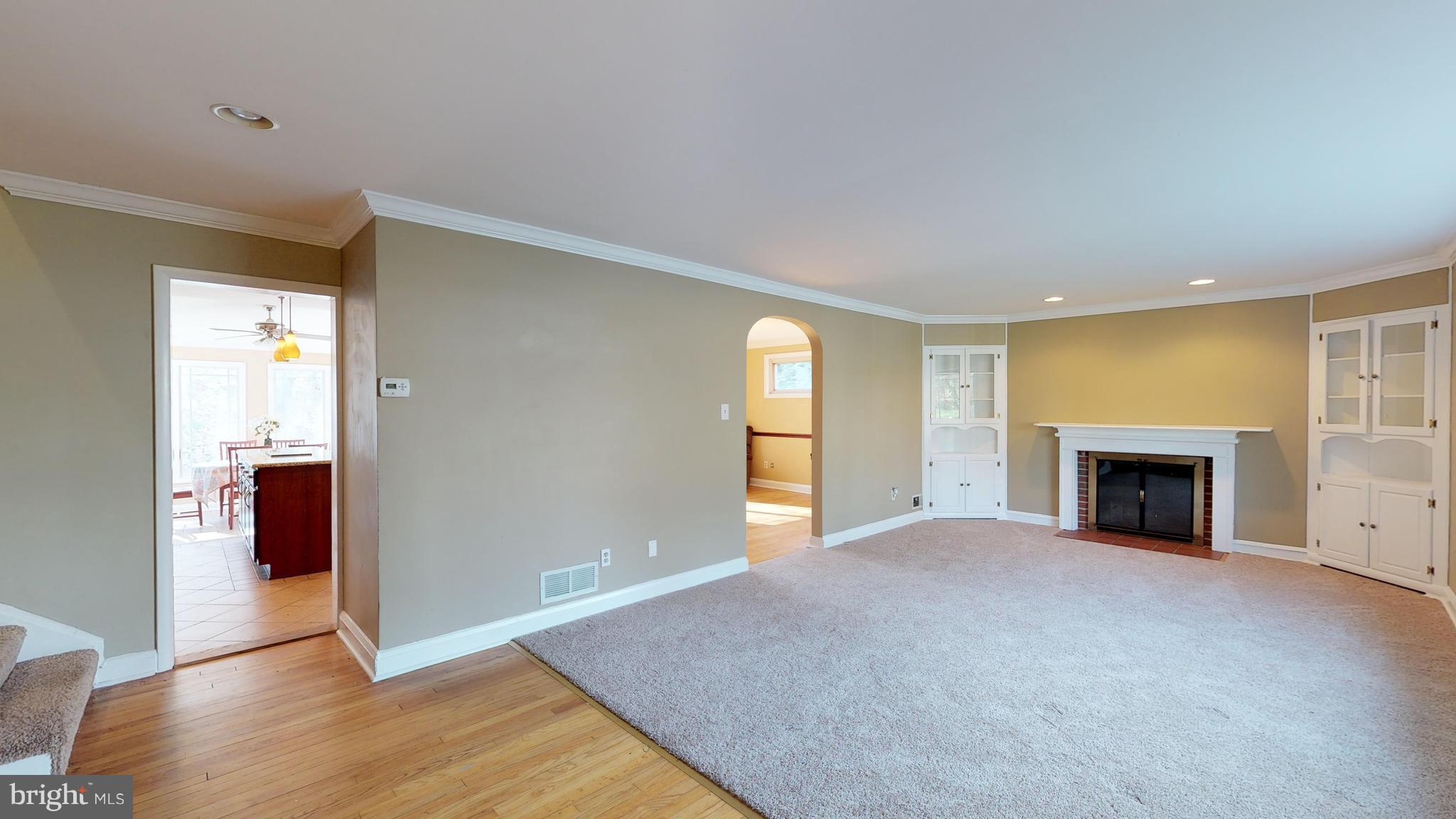 545 Brook Road Towson, MD 21286 - Photo 4 of 30 Living Room