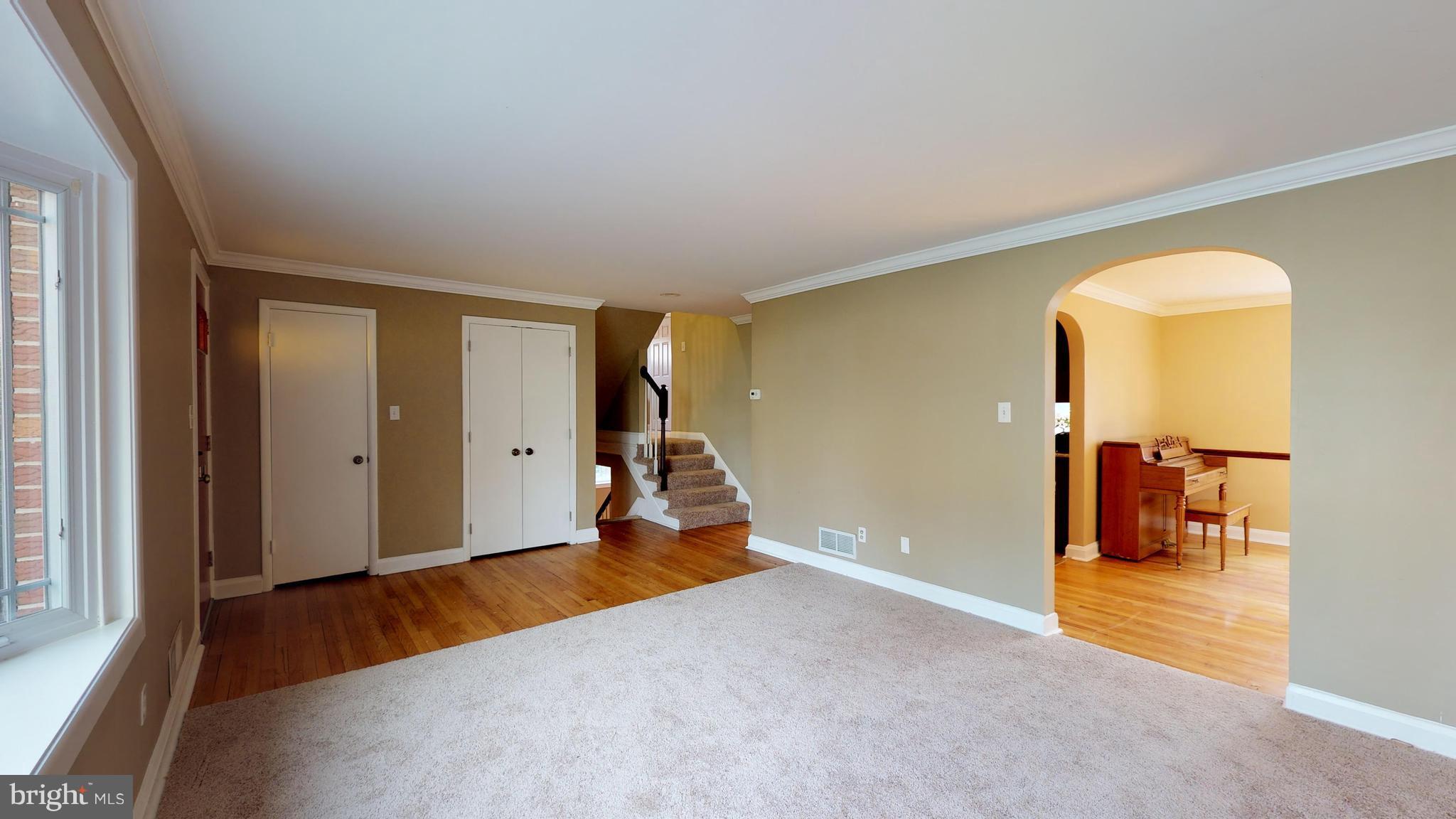 545 Brook Road Towson, MD 21286 - Photo 5 of 30 Living Room