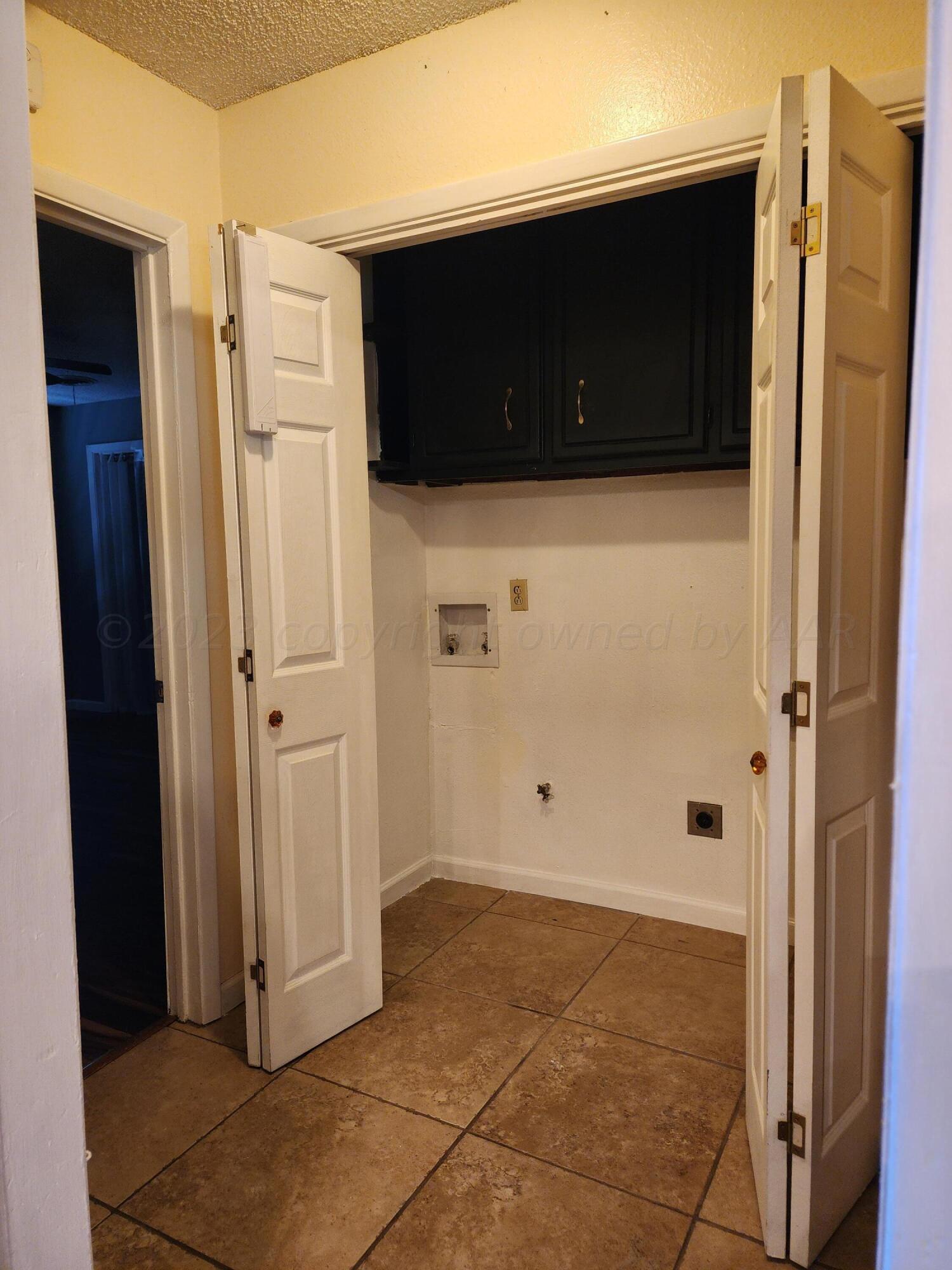 6523 Garwood Road Amarillo, TX 79109 - Photo 16 of 30 laundry area