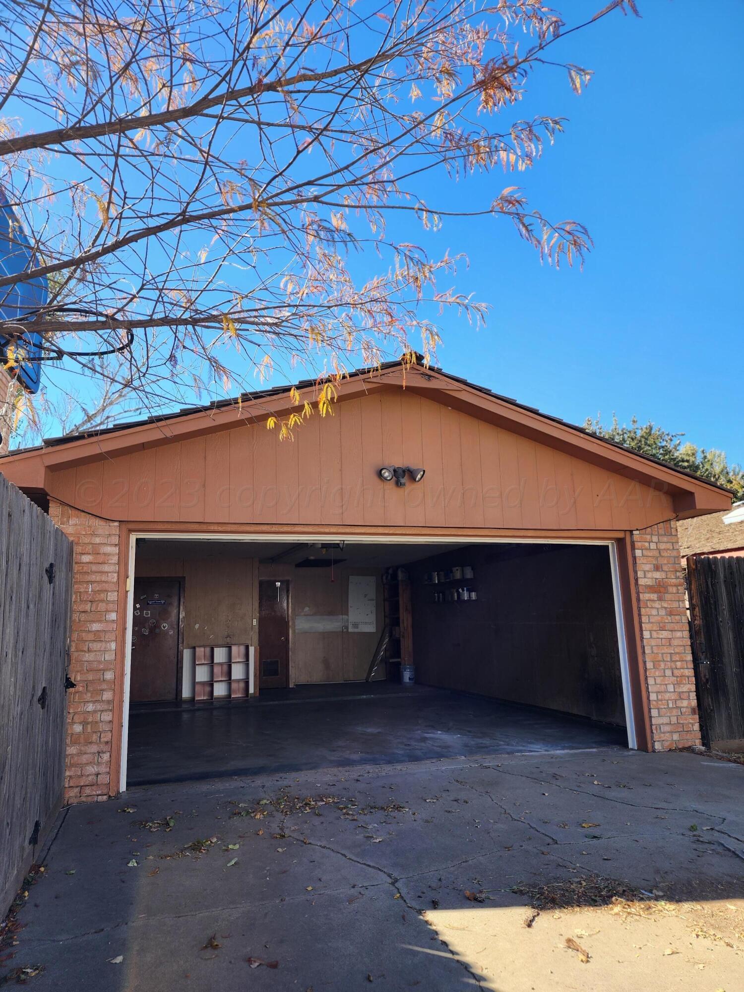 6523 Garwood Road Amarillo, TX 79109 - Photo 26 of 30 garage