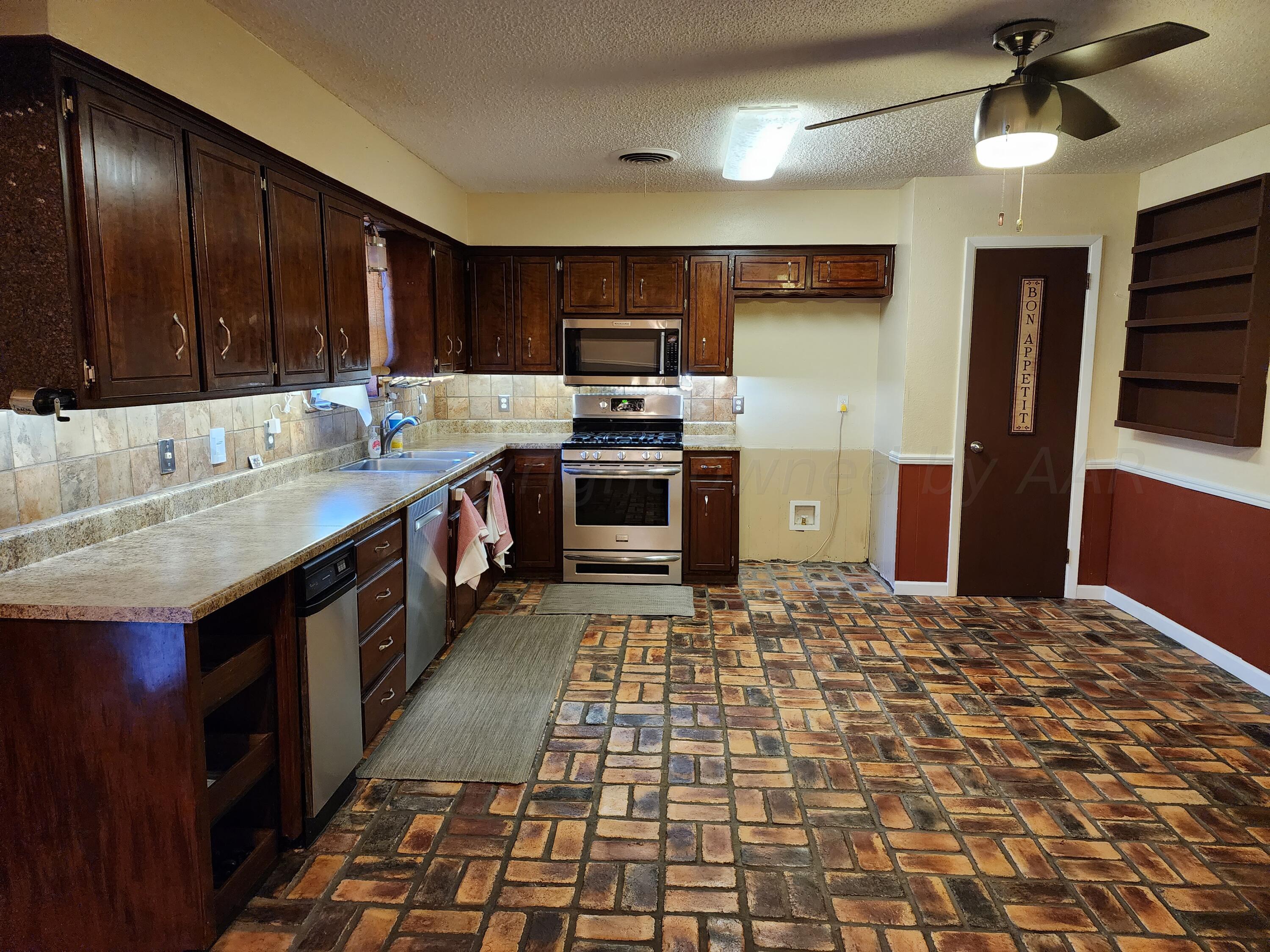 6523 Garwood Road Amarillo, TX 79109 - Photo 3 of 30 Kitchen