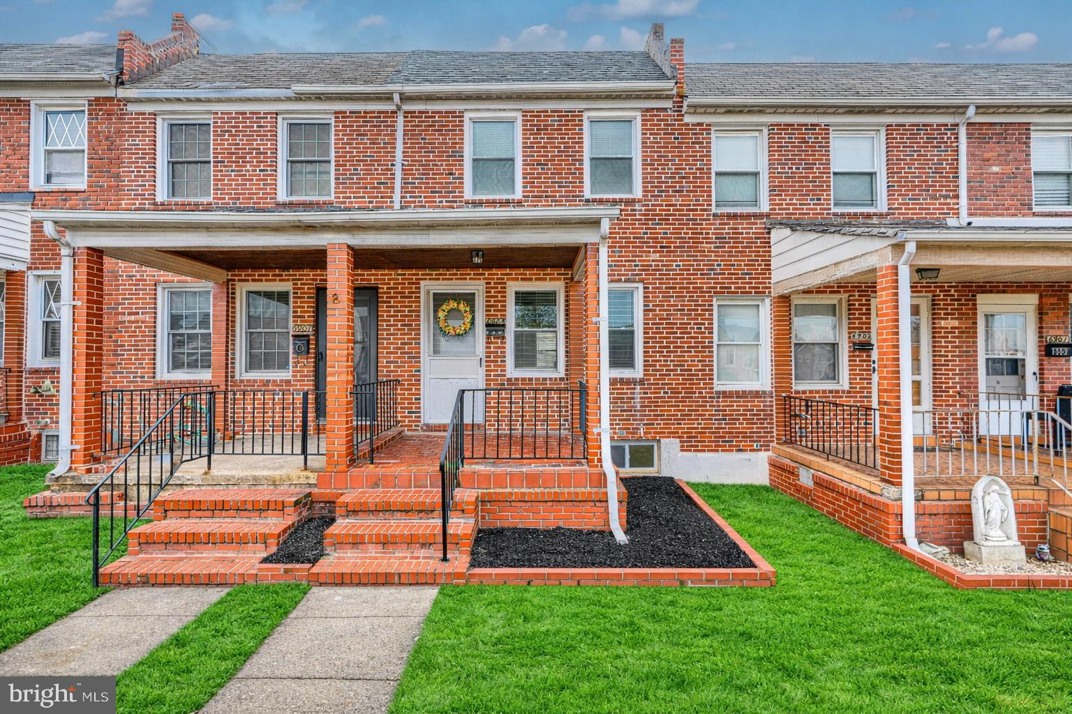 2 BR 1.5 BA Updated home w parking pad In Eastwood