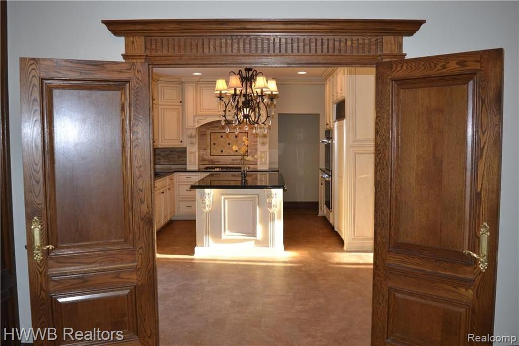 330 Camelot Way Rochester, MI 48306 - Photo 11 of 48