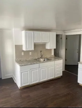 $1,600 | 142 Center Street, Unit 2, Bridgeport, CT 06604