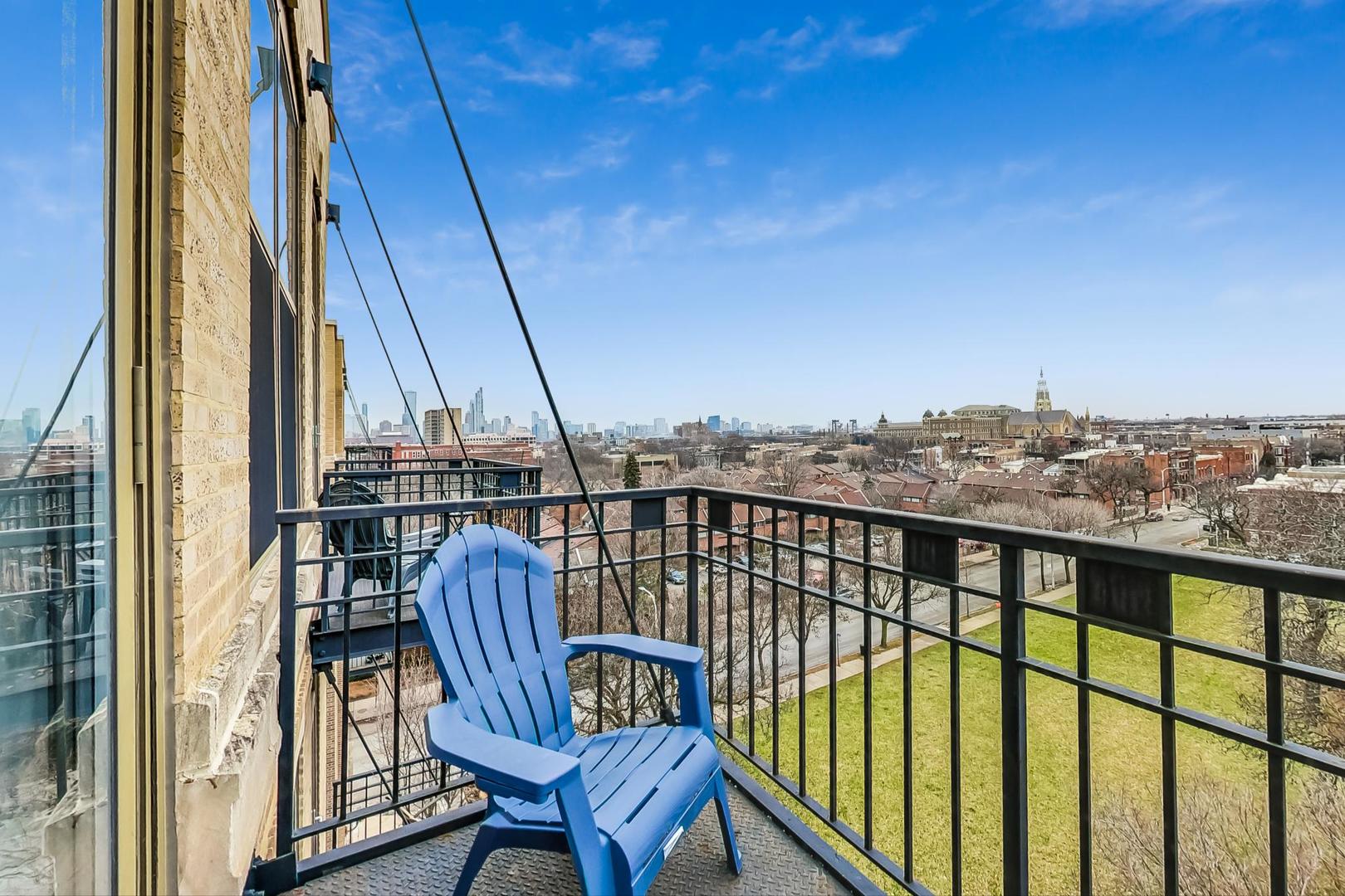 811 South Lytle Street, Unit 611 Chicago, IL 60607 - Photo 18 of 29 a view of balcony with furniture