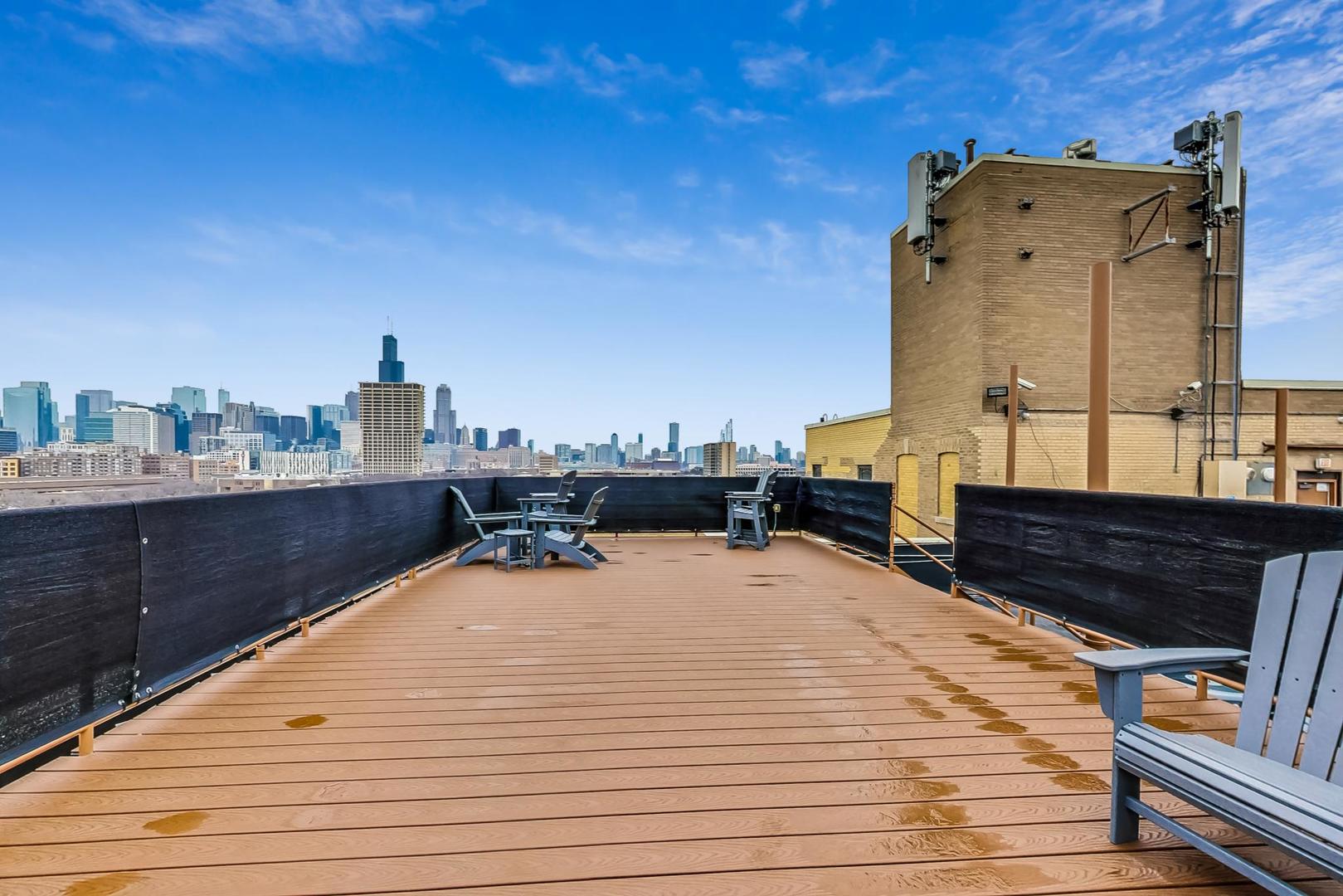 811 South Lytle Street, Unit 611 Chicago, IL 60607 - Photo 24 of 29 a terrace with outdoor seating and city view