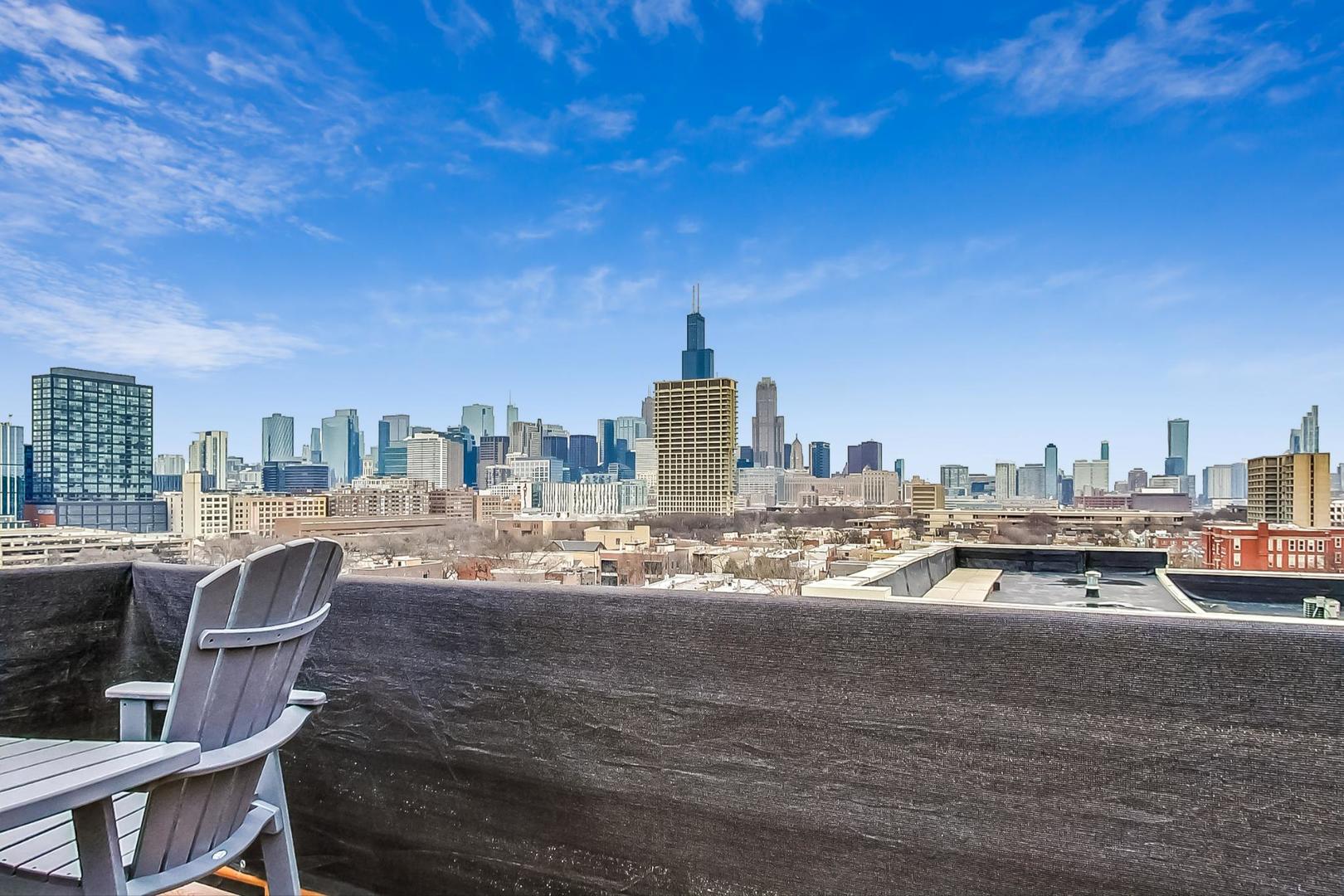 811 South Lytle Street, Unit 611 Chicago, IL 60607 - Photo 25 of 29 a view of a terrace with sitting area