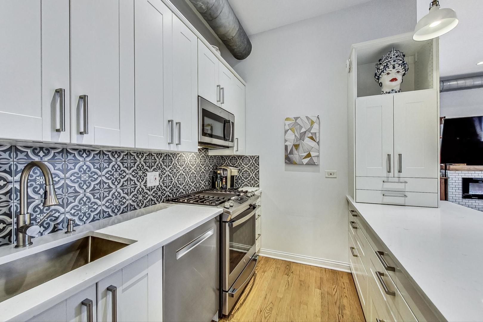 811 South Lytle Street, Unit 611 Chicago, IL 60607 - Photo 8 of 29 a kitchen with stainless steel appliances granite countertop a sink and a stove