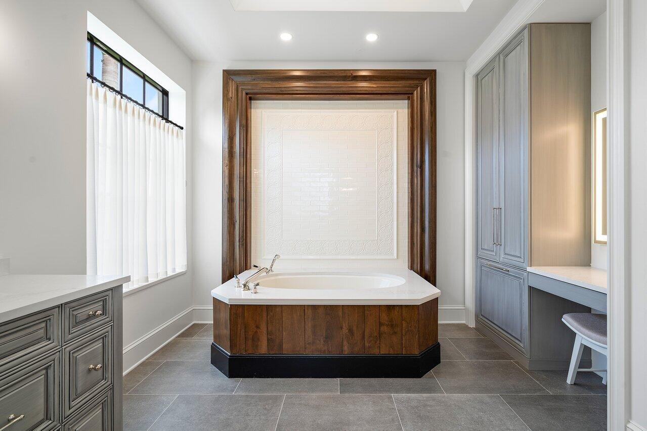 3589 Northwest Clubside Circle Boca Raton, FL 33496 - Photo 23 of 41 Primary bathroom