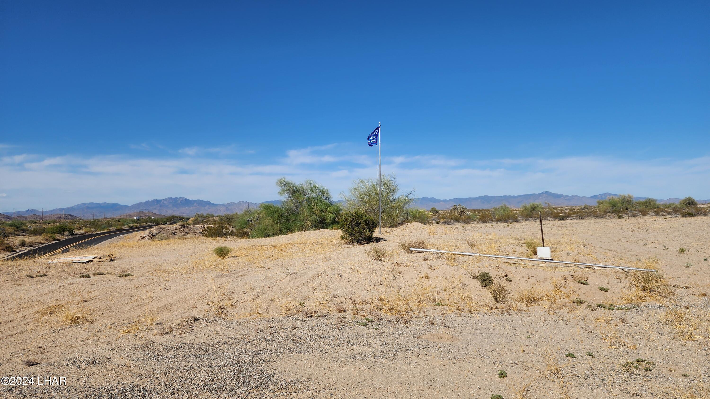 5.71-acres Frontage Road Yucca, AZ 86438 - Photo 1 of 27 Front property