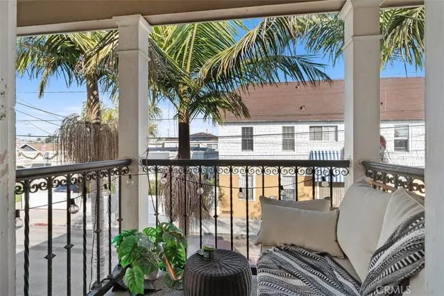 $1,049,000 | 1728 East Florida Street, Long Beach, CA 90802