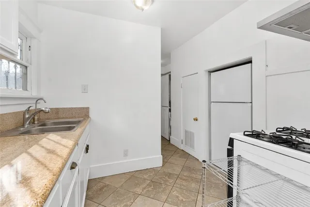 $1,049,000 | 1728 East Florida Street, Long Beach, CA 90802