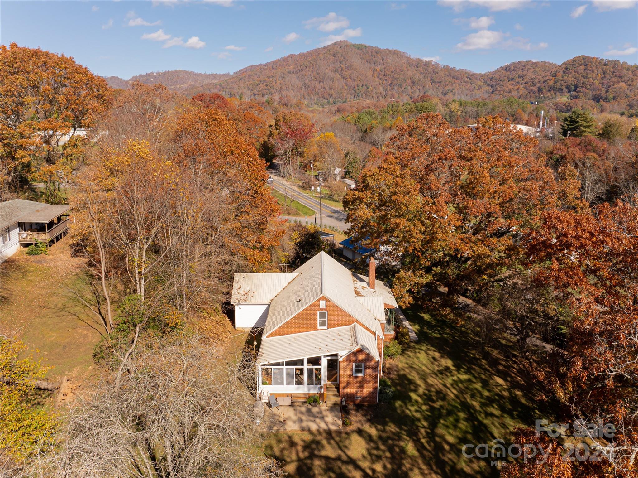 5074 Thickety Road Canton, NC 28716 - Photo 47 of 48 an aerial view of houses with a city