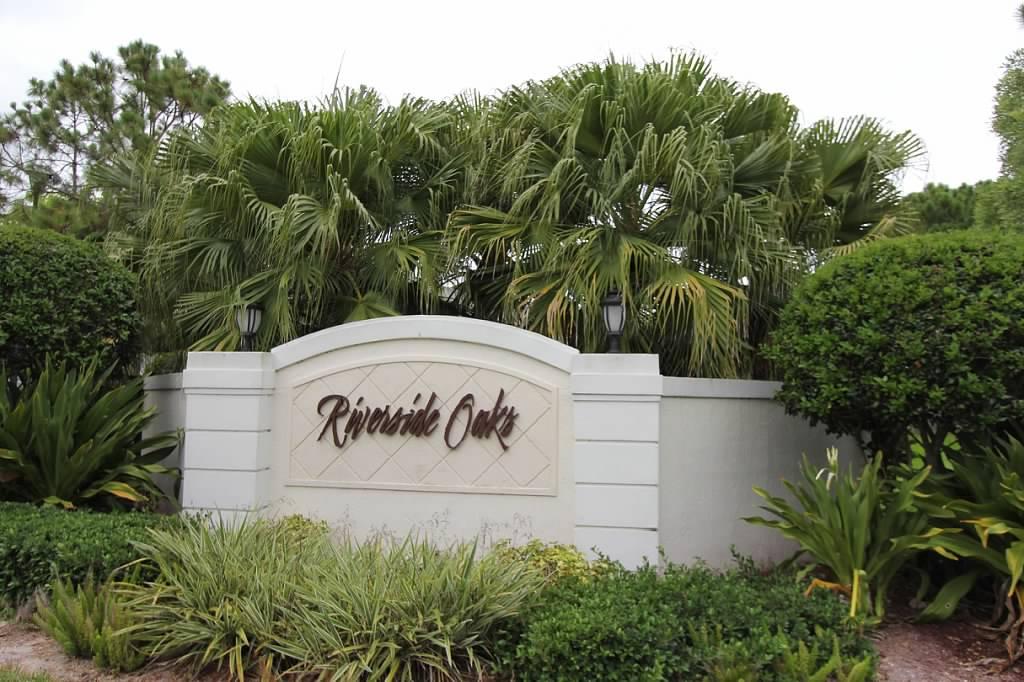 146 Magnolia Way Tequesta, FL 33469 - Photo 2 of 5 146 Magnolia RiverSide Oaks