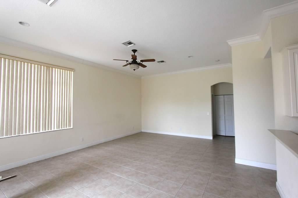 146 Magnolia Way Tequesta, FL 33469 - Photo 5 of 5 146 Magnolia Family Room