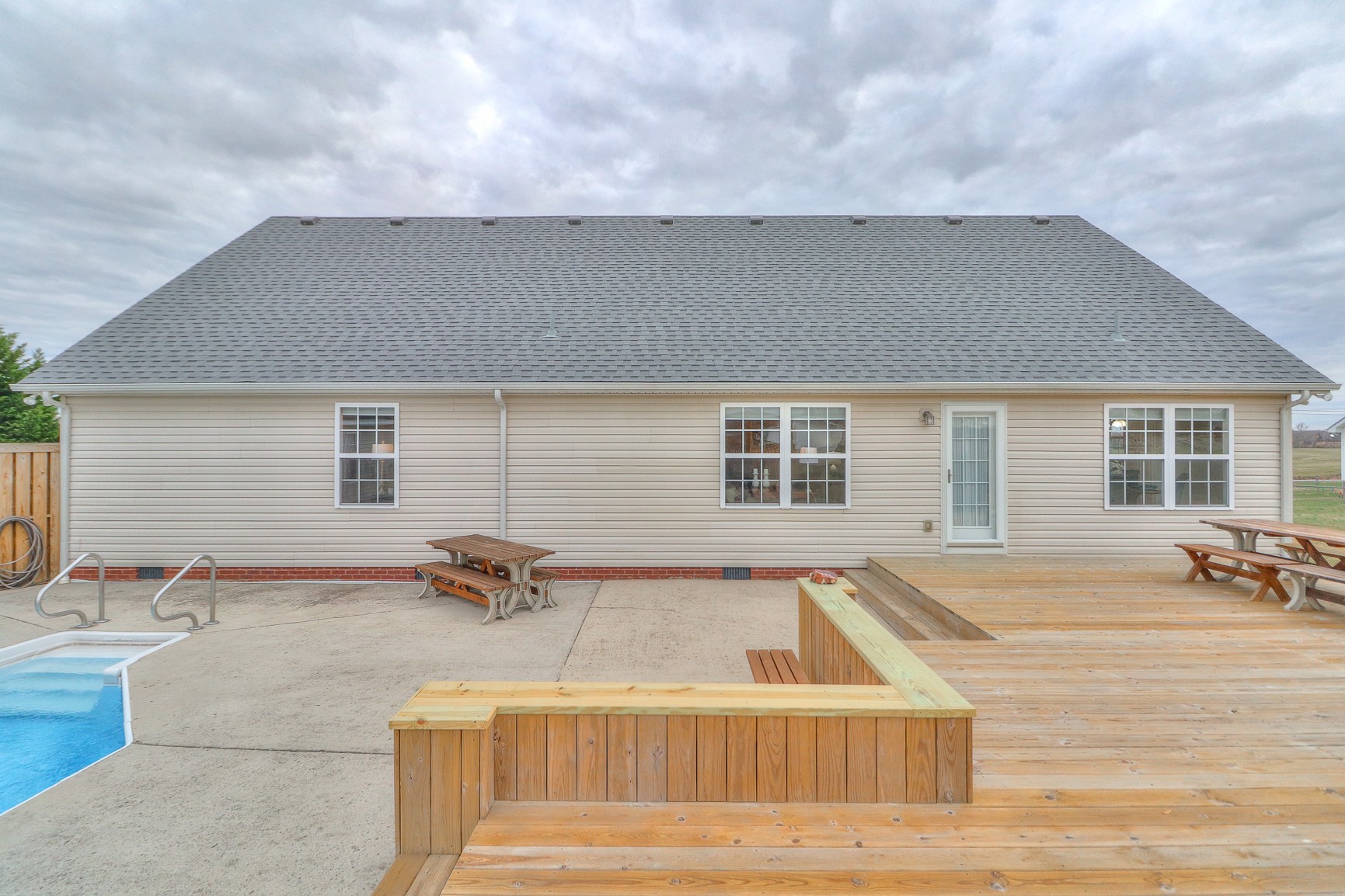 3580 Gnat Hill Road Manchester, TN 37355 - Photo 28 of 37 a backyard of a house with table and chairs