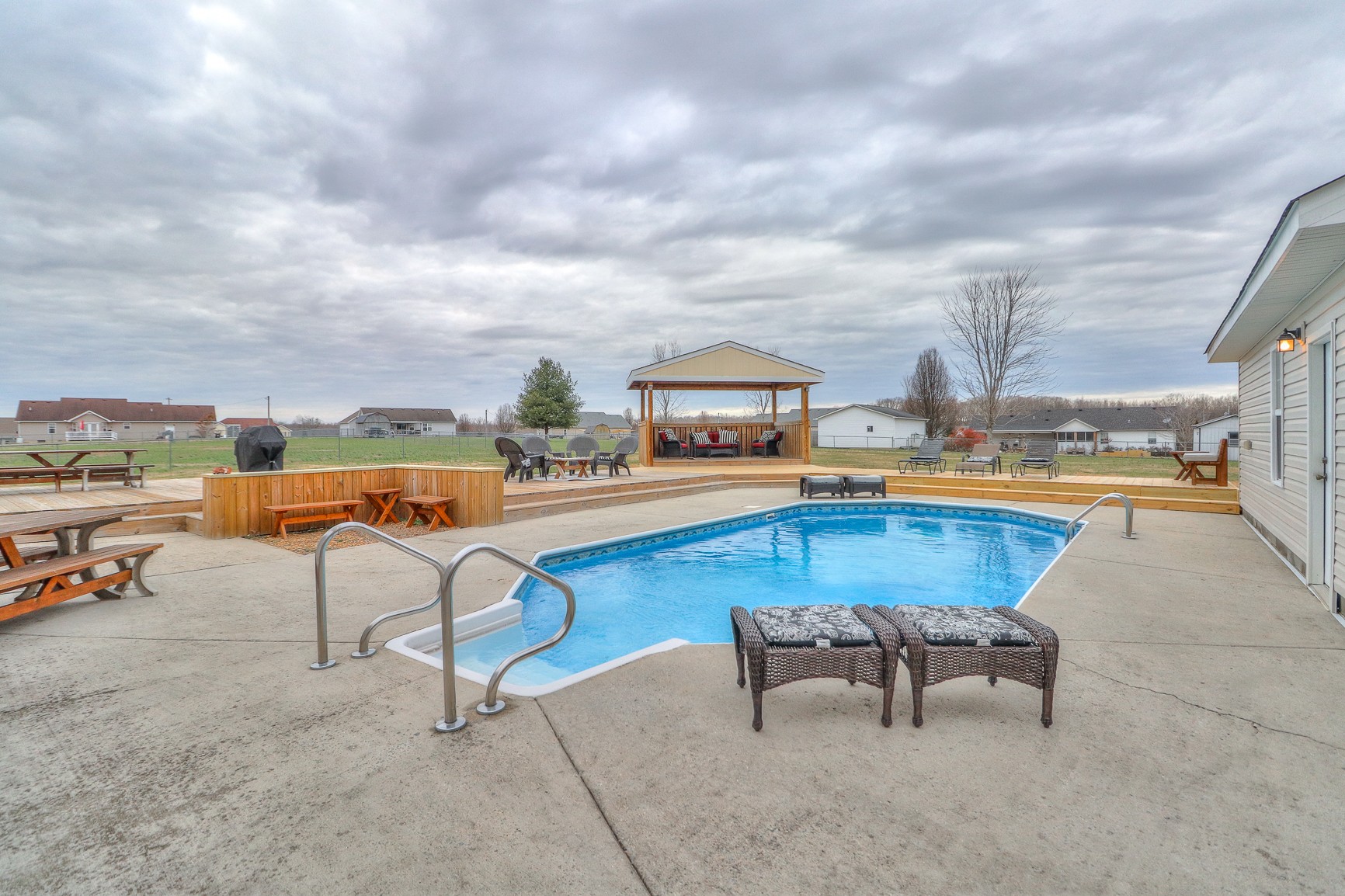 3580 Gnat Hill Road Manchester, TN 37355 - Photo 33 of 37 a swimming pool with outdoor seating and city view