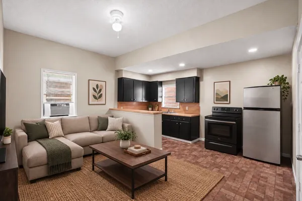 $1,400 | 3005 Avenue L, Galveston, TX 77550