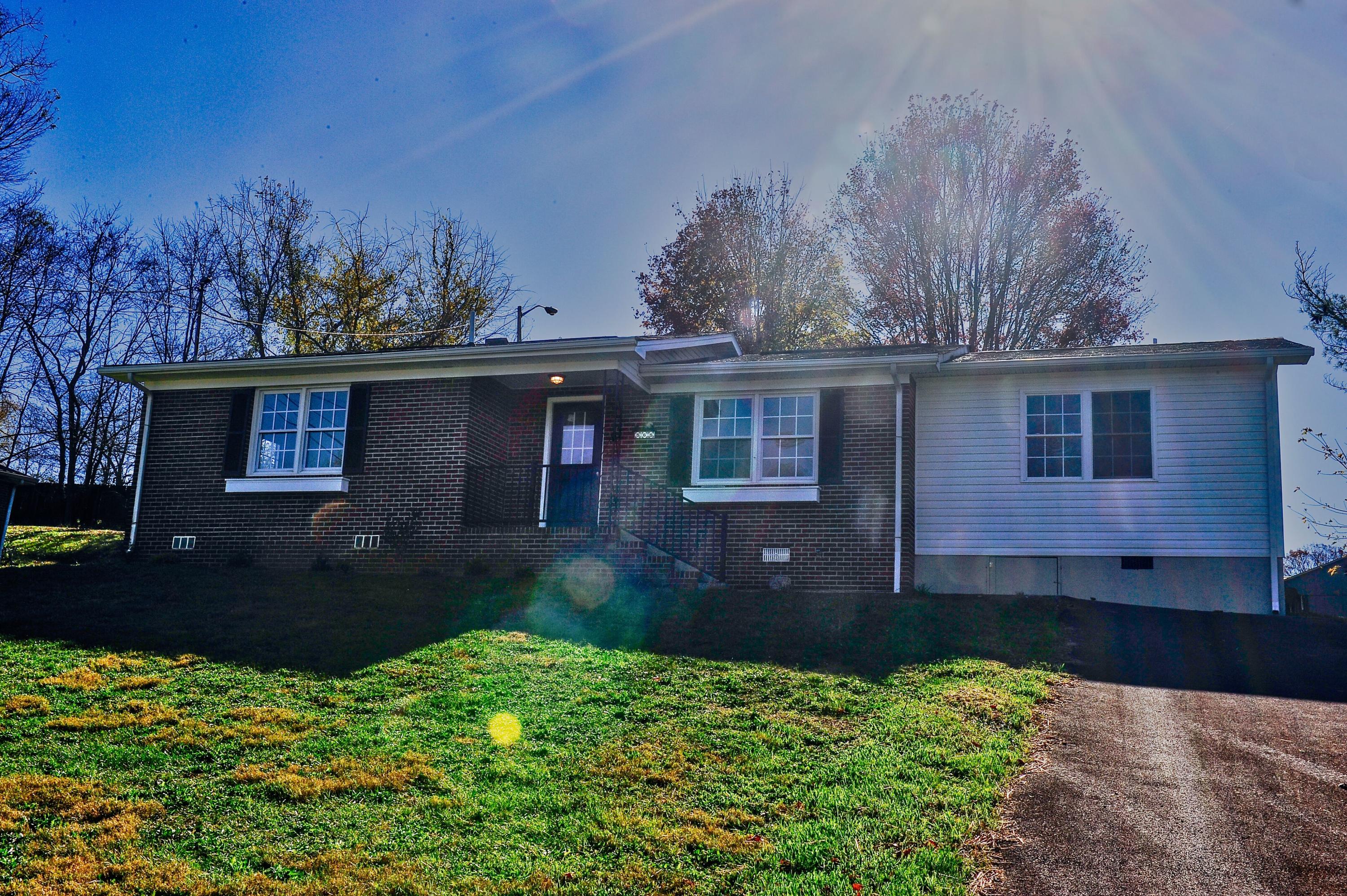 565 Sycamore Street Glade Spring, VA 24340 - Photo 1 of 33 B9as0Tig.jpeg