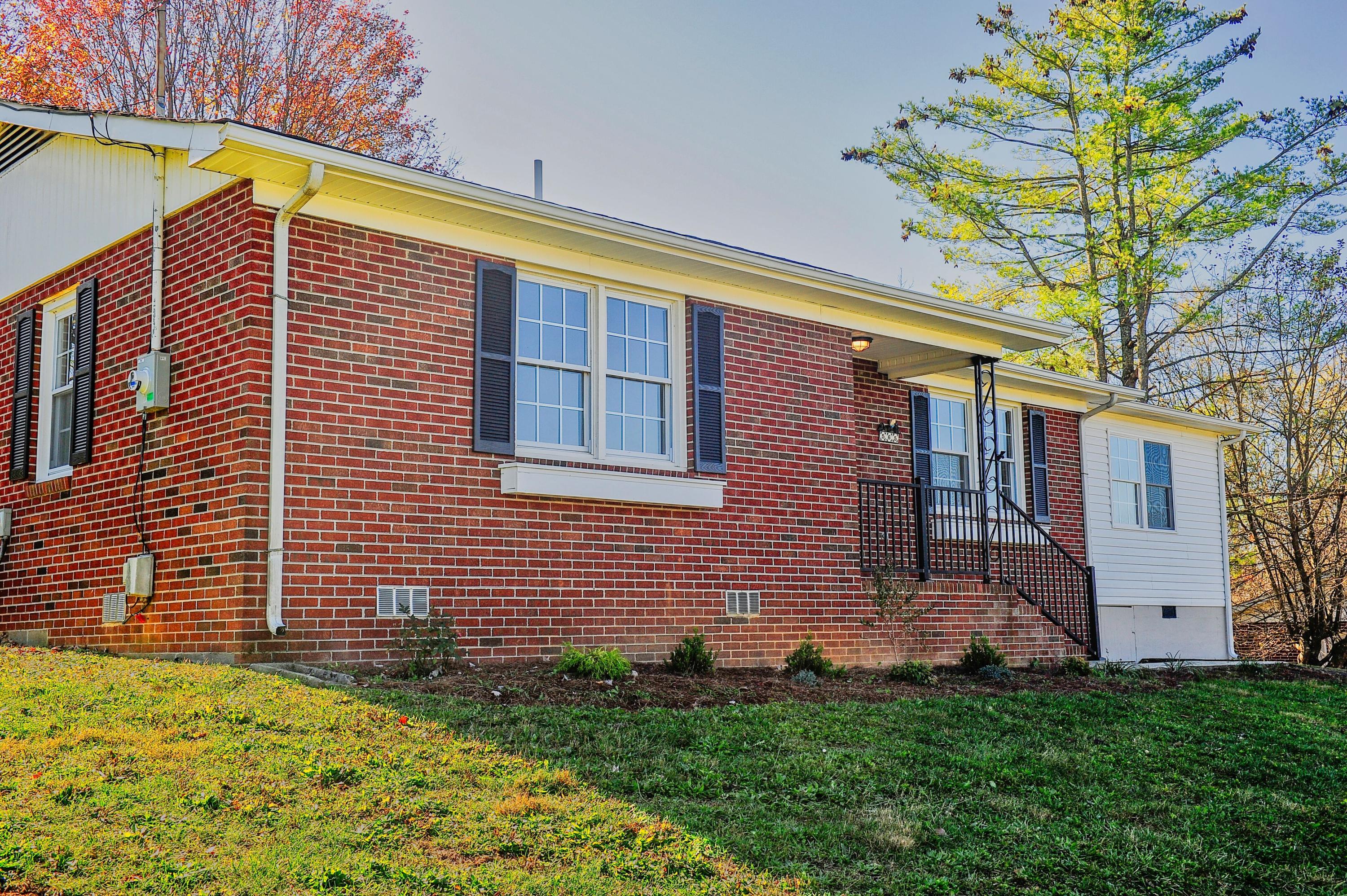 565 Sycamore Street Glade Spring, VA 24340 - Photo 2 of 33 cl8WZwUA.jpeg