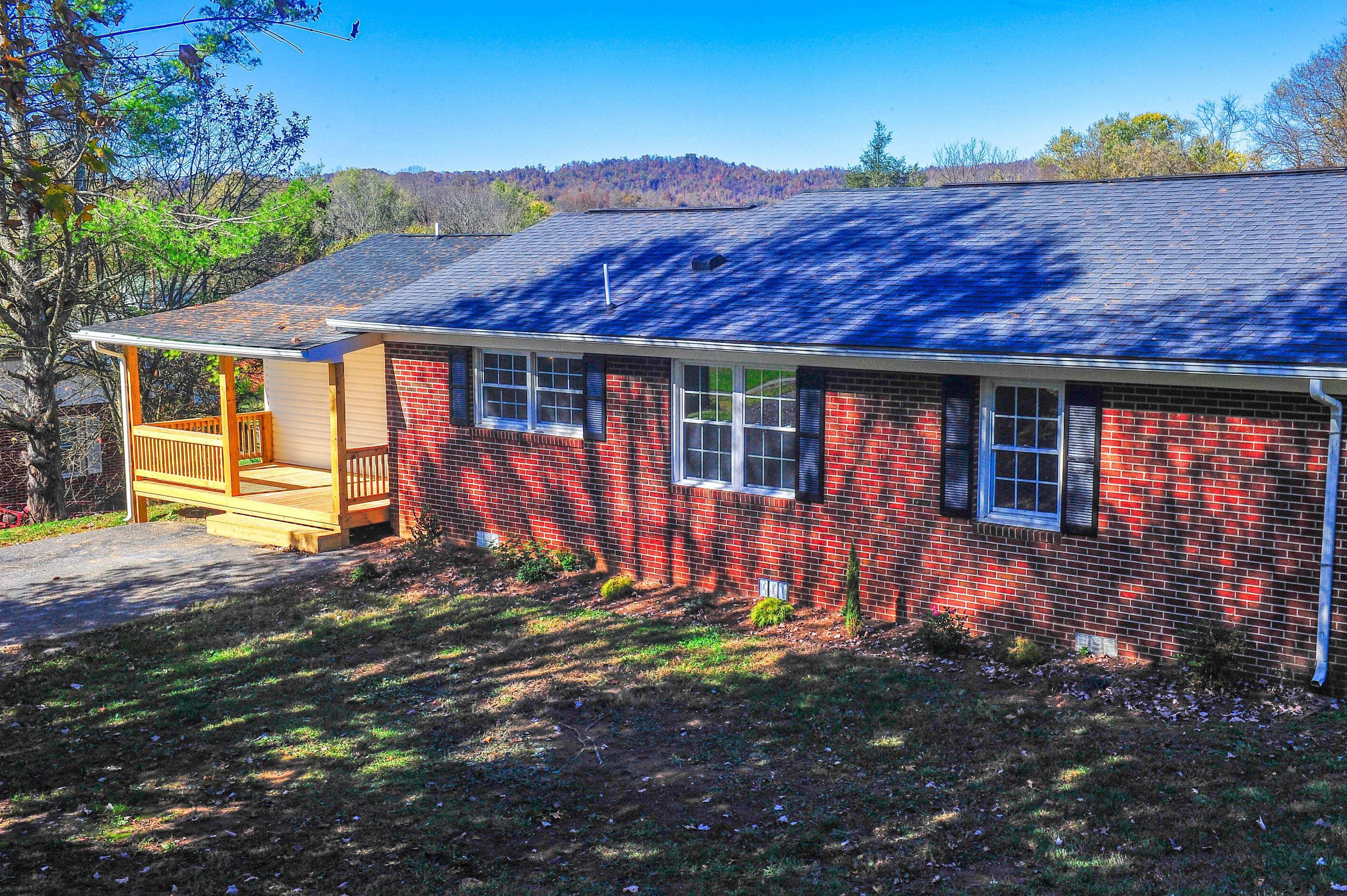 565 Sycamore Street Glade Spring, VA 24340 - Photo 5 of 33 buY19Ksg.jpeg