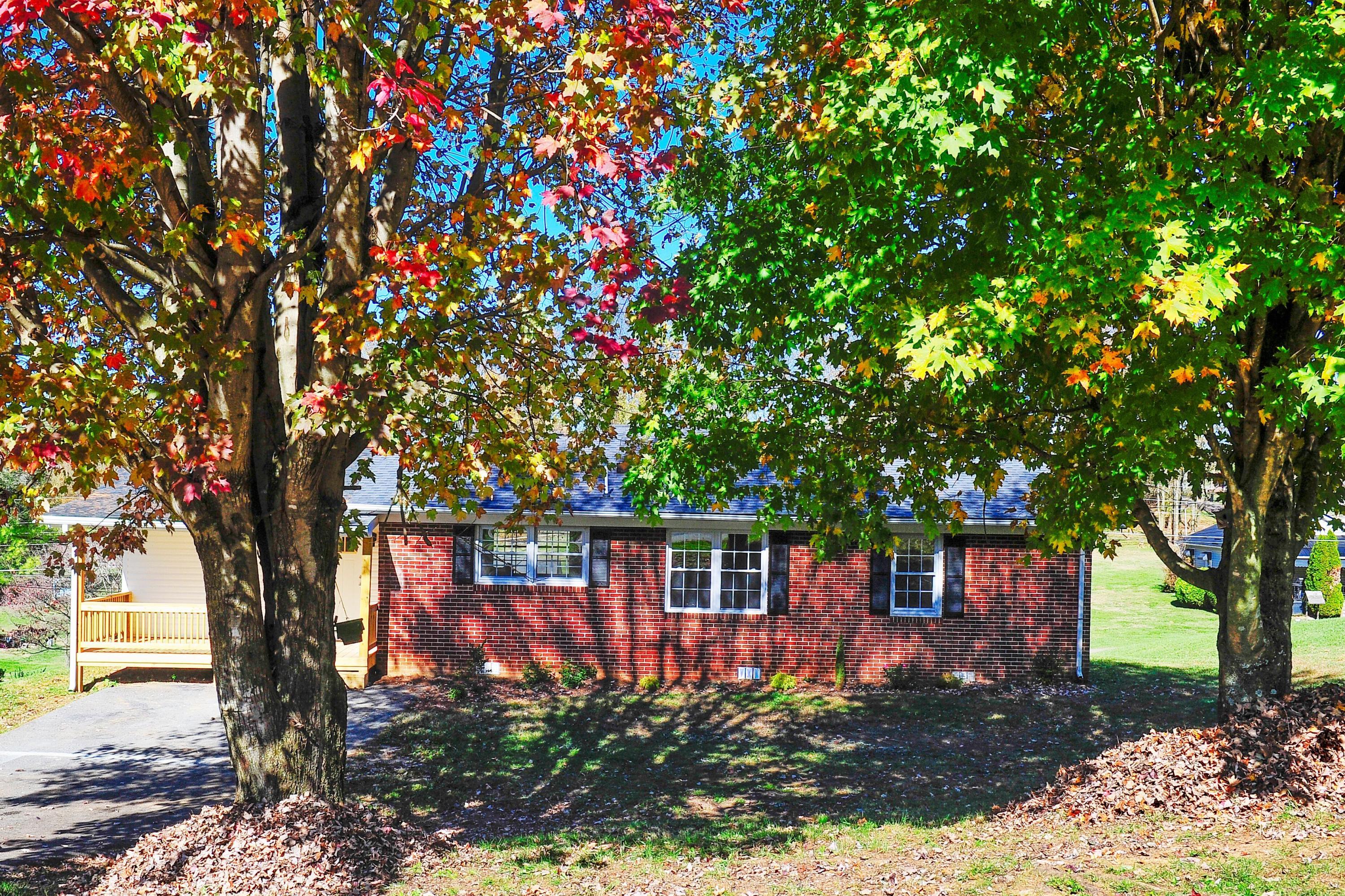 565 Sycamore Street Glade Spring, VA 24340 - Photo 6 of 33 LEy6NzUA.jpeg