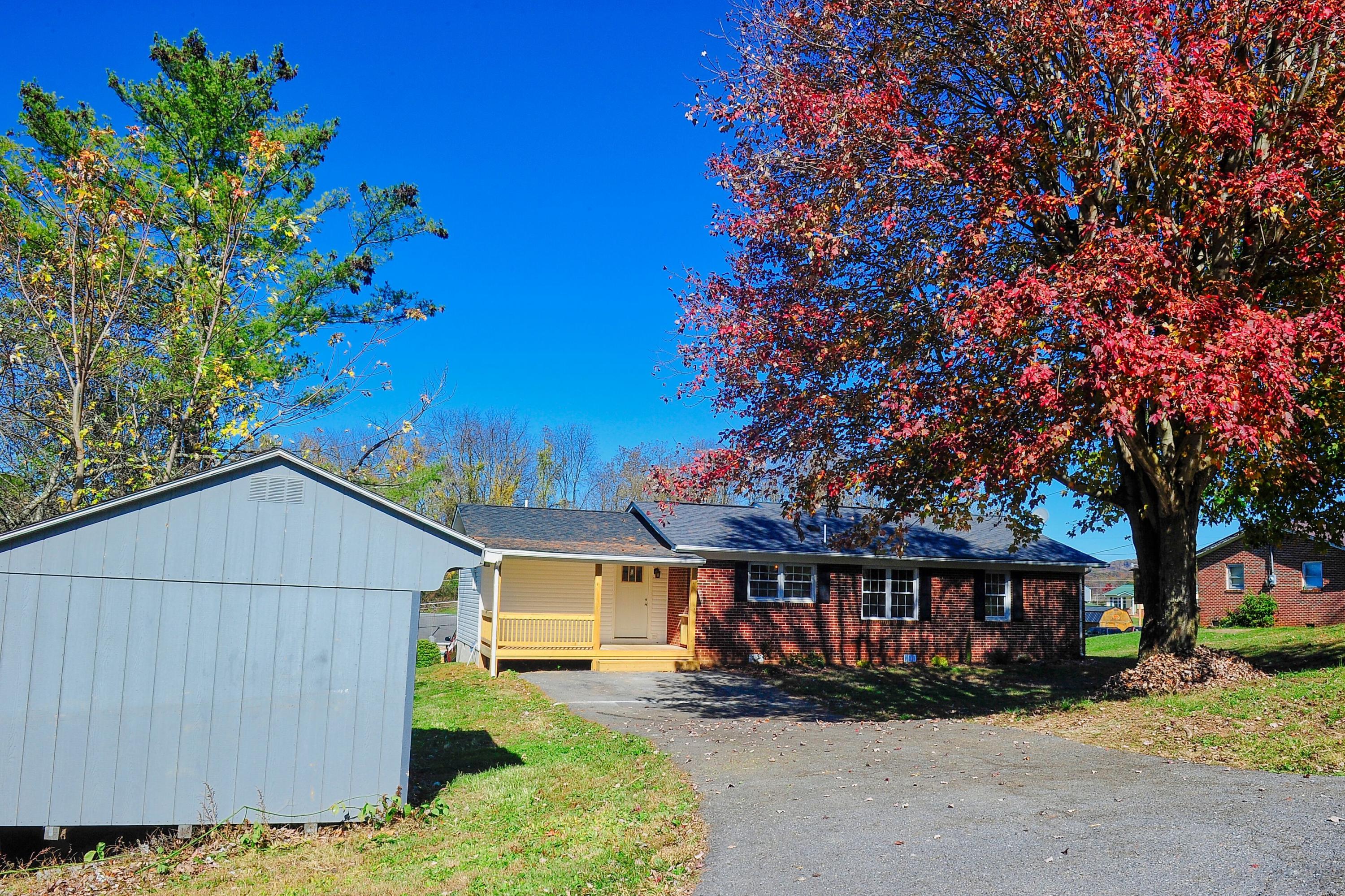 565 Sycamore Street Glade Spring, VA 24340 - Photo 9 of 33 HSQtrrkw.jpeg