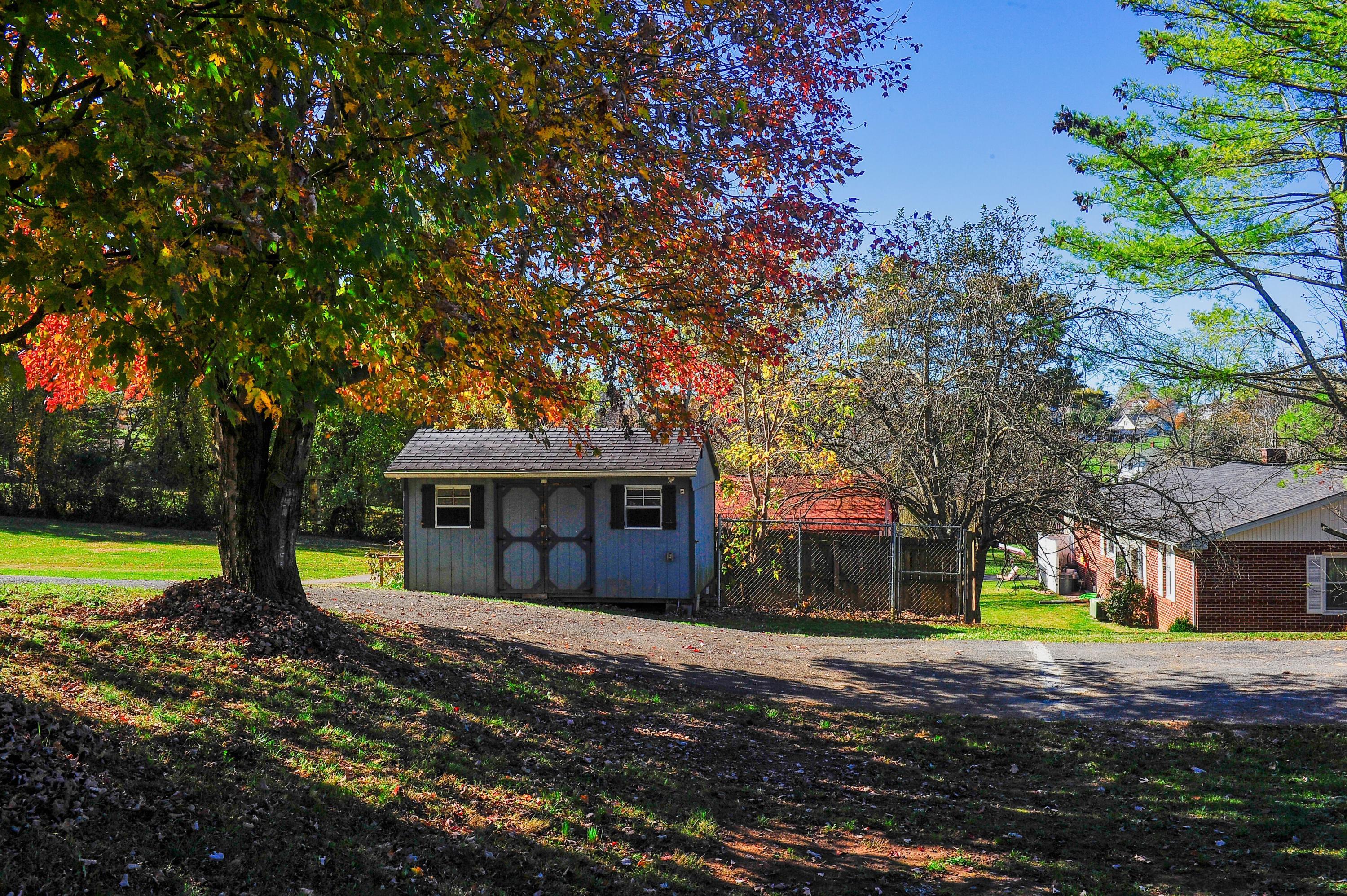 565 Sycamore Street Glade Spring, VA 24340 - Photo 10 of 33 bJxh84ow.jpeg