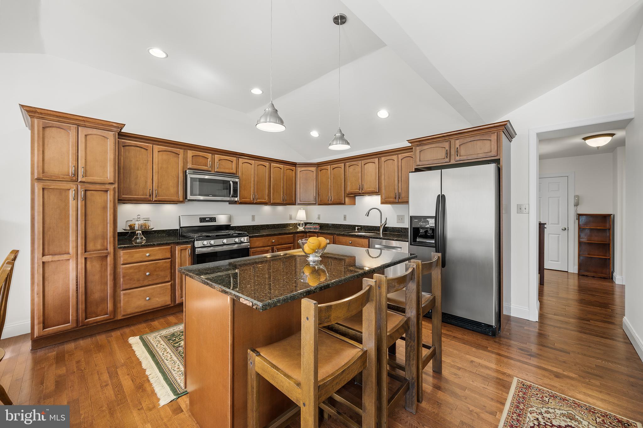 137 Barcladen Road Bryn Mawr, PA 19010 - Photo 13 of 36 Island seating