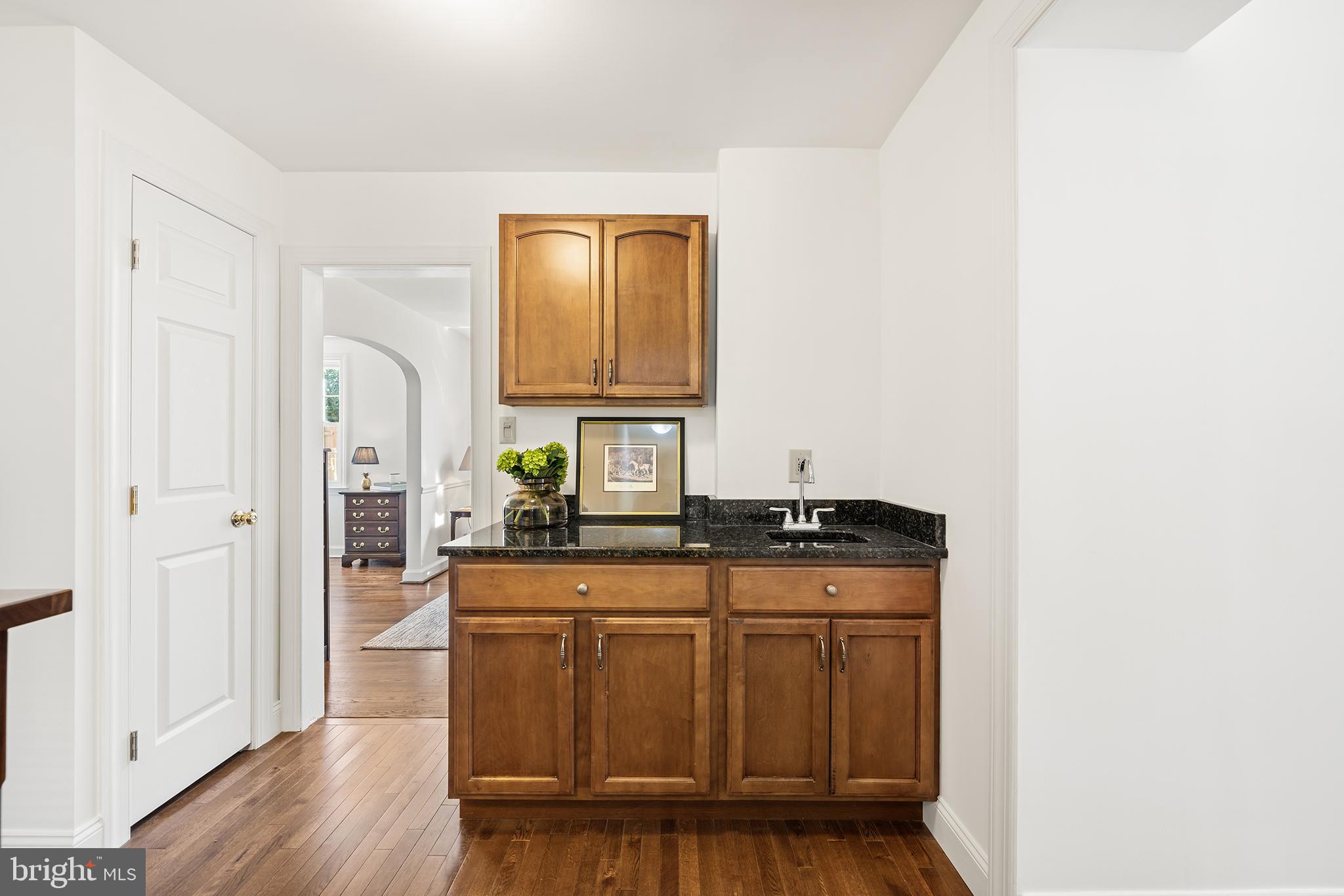 137 Barcladen Road Bryn Mawr, PA 19010 - Photo 16 of 36 Wet bar