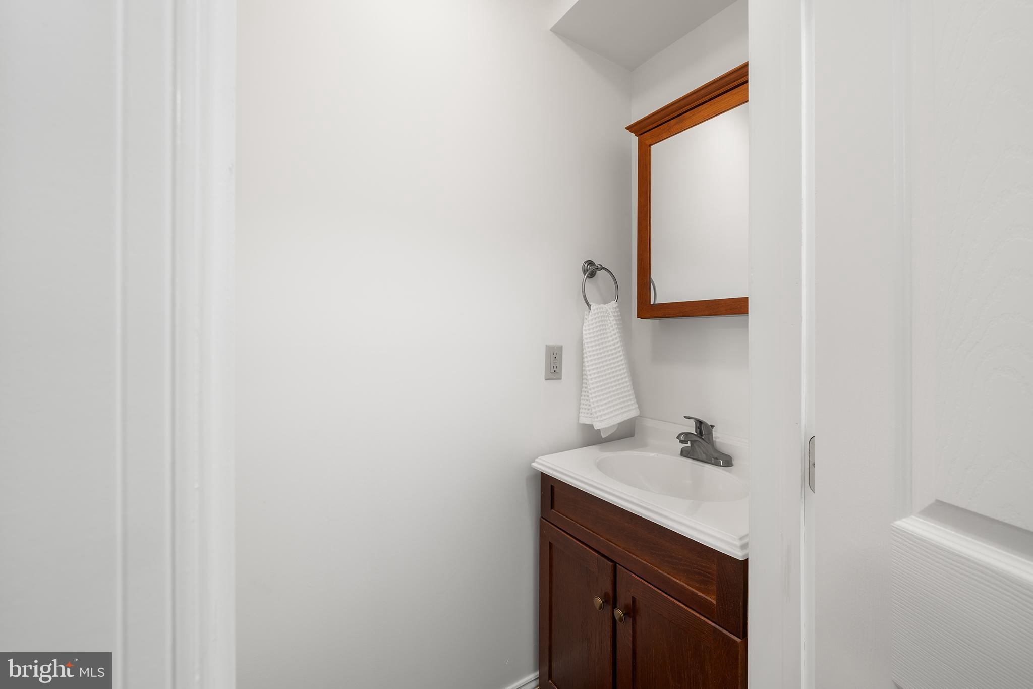 137 Barcladen Road Bryn Mawr, PA 19010 - Photo 21 of 36 First floor half bath
