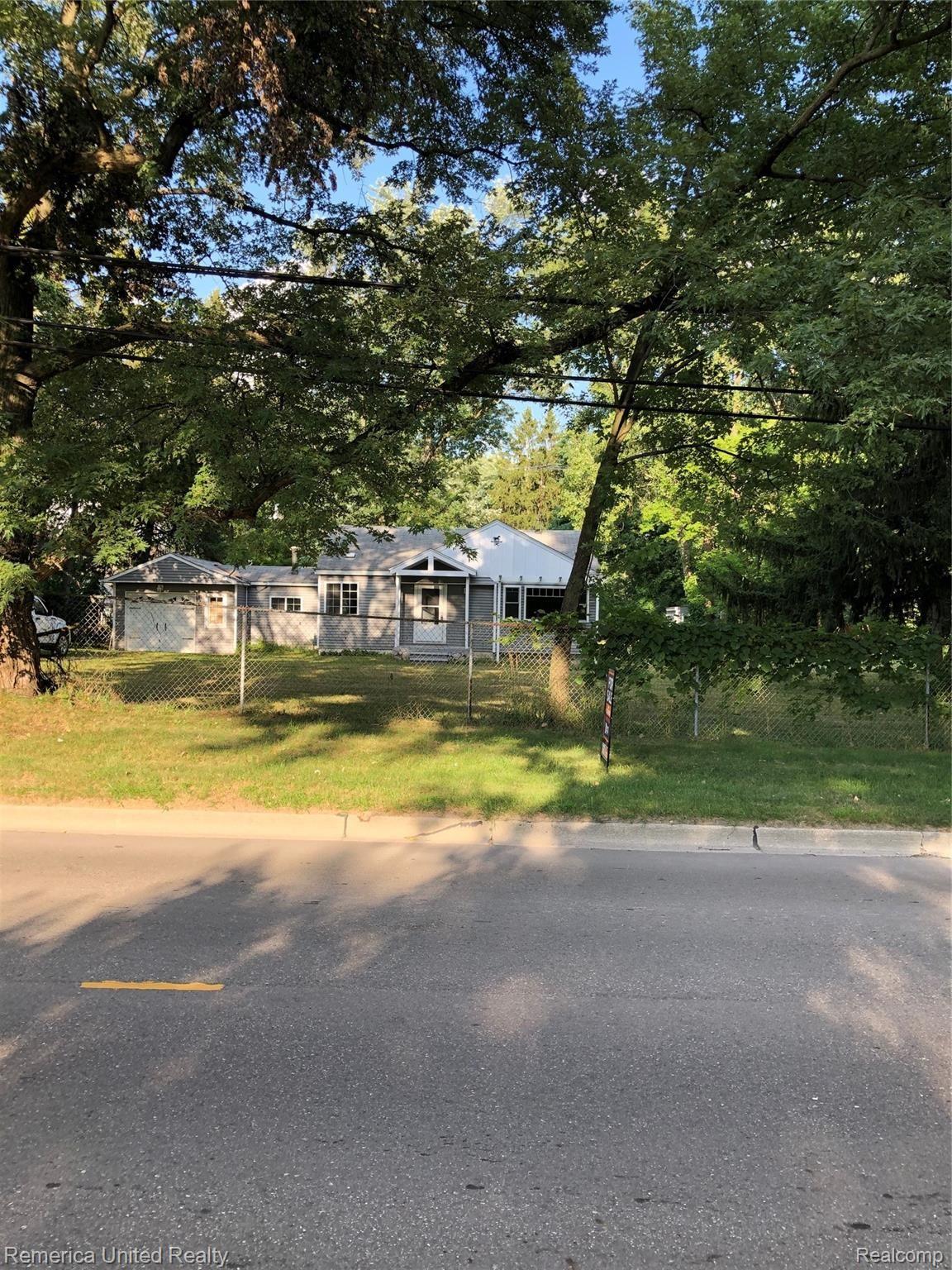 20918 Tuck Road Farmington, MI 48336 - Photo 22 of 23 9CD475F5-9D29-4F11-A0DA-2F7964907D06.jpeg