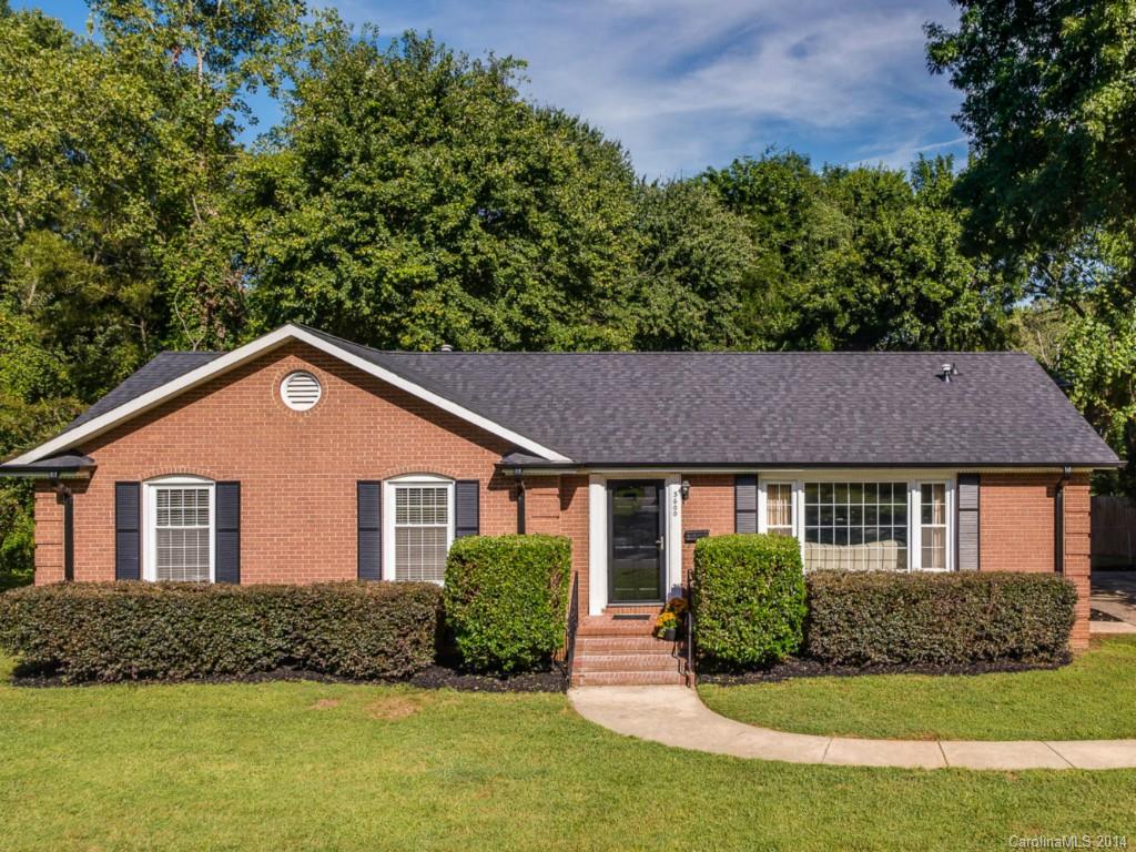 5600 Londonderry Road Charlotte, NC 28210 - Photo 1 of 15 a front view of a house with a yard