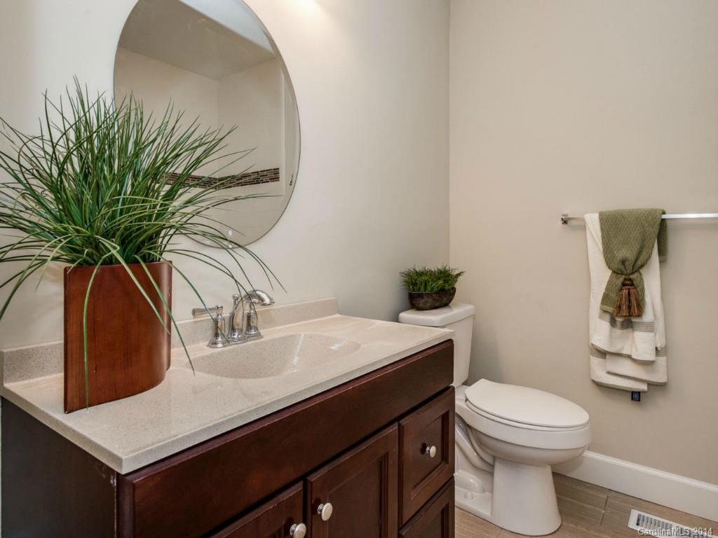 5600 Londonderry Road Charlotte, NC 28210 - Photo 12 of 15 a bathroom with a toilet a sink and mirror