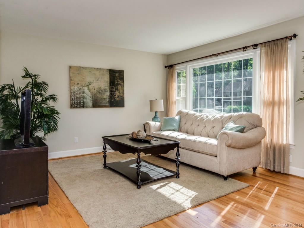 5600 Londonderry Road Charlotte, NC 28210 - Photo 3 of 15 a living room with furniture and a potted plant
