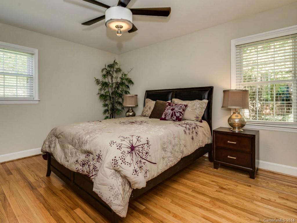 5600 Londonderry Road Charlotte, NC 28210 - Photo 8 of 15 a bedroom with a bed and a window