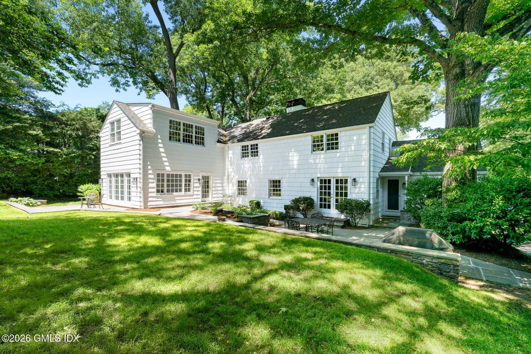 18 Owenoke Way Riverside, CT 06878 - Photo 2 of 33 18 Owenoke Way 07 - WEB