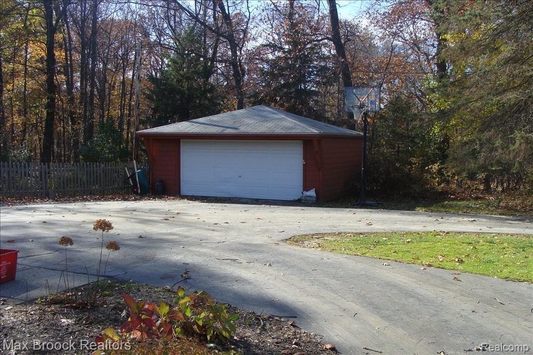 6911 Rattalee Lake Road Clarkston, MI 48348 - Photo 6 of 24 DSC02361