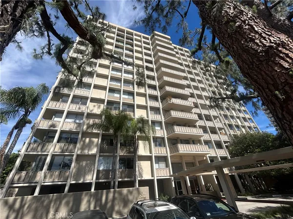 $695,000 | 4455 Los Feliz Boulevard, Unit 605, Los Angeles, CA 90027